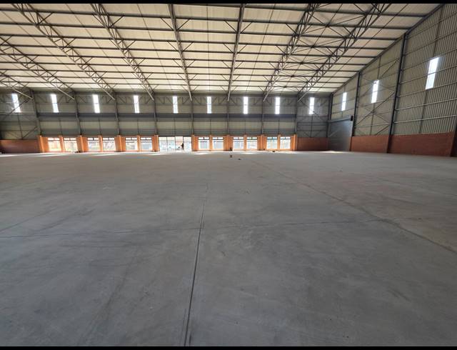 2,199M² WAREHOUSE TO LET IN CROWN